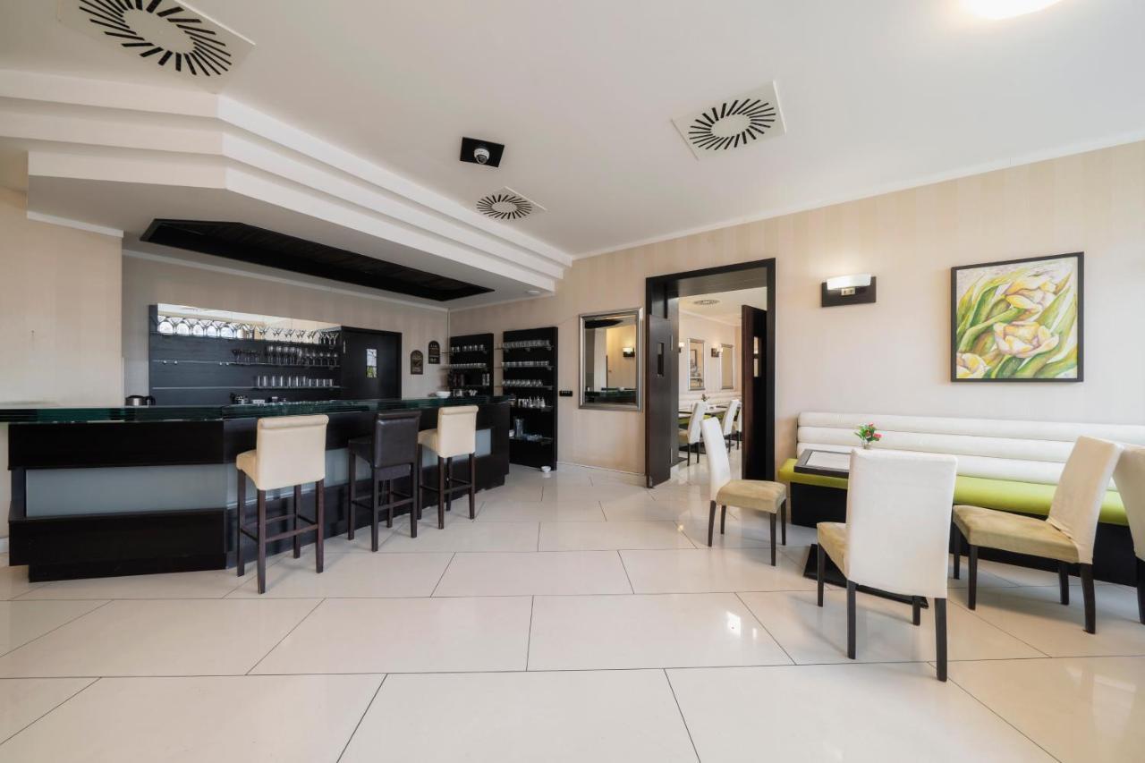 Hotel Astory פלזן מראה חיצוני תמונה