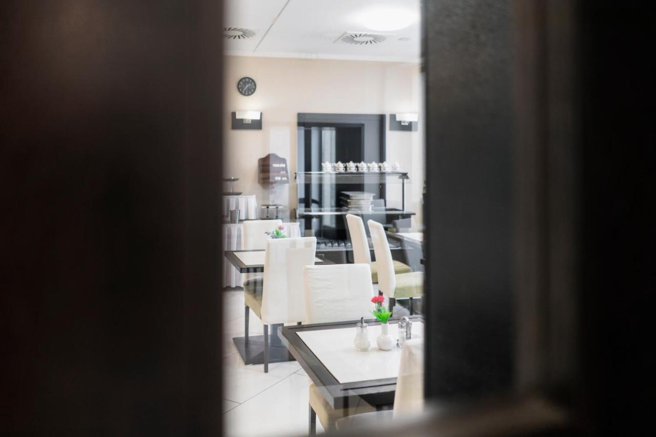 Hotel Astory פלזן מראה חיצוני תמונה