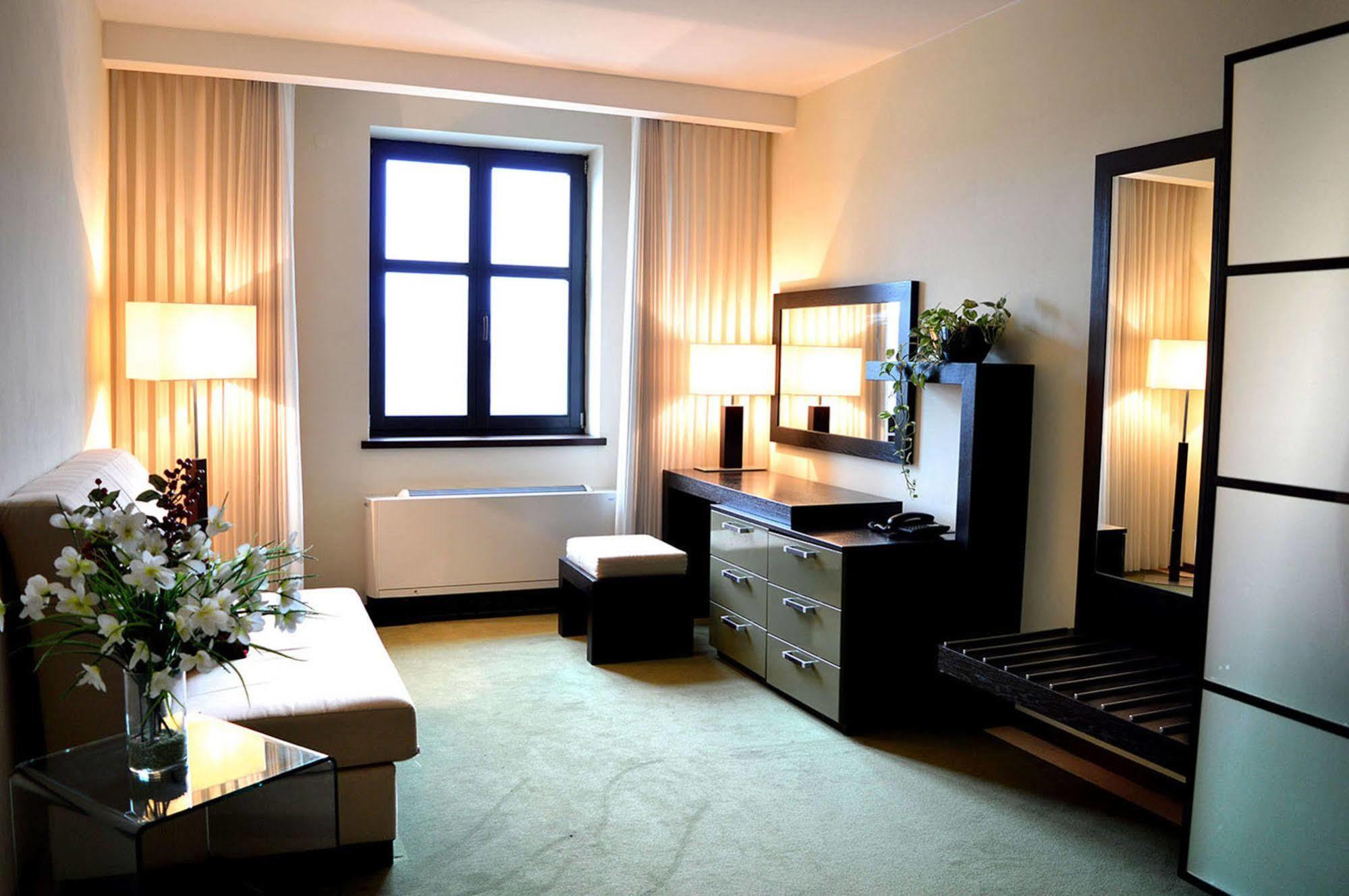 Hotel Astory פלזן מראה חיצוני תמונה
